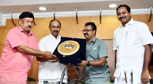 ശ്രീ. കെ. ബാബു എ എൽ എ യെ മീറ്റ് ദ് പ്രസ് പരിപാടിയിൽ എറണാകുളം പ്രസ് ക്ലബ്ബ് ആദരിക്കുന്നു