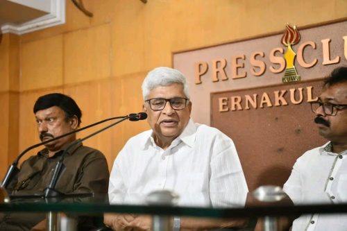 എറണാകുളം പ്രസ് ക്ലബിൻ്റെ മീറ്റ് ദ് ലീഡർ പരിപാടിയിൽ സിപിഎം നേതാവ് പ്രകാശ് കാരാട്ട്