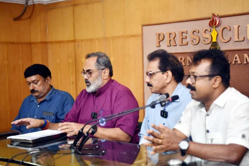 എറണാകുളം പ്രസ്‌ക്ലബ്ബില്‍ നടത്തിയ മീറ്റ് ദ പ്രസില്‍ ബി.ജെ.പി. സംസ്ഥാനാധ്യക്ഷൻ രാജീവ് ചന്ദ്രശേഖർ, ട്വന്റി 20 പാർട്ടി ചെയർമാൻ സാബു എം. ജേക്കബ്