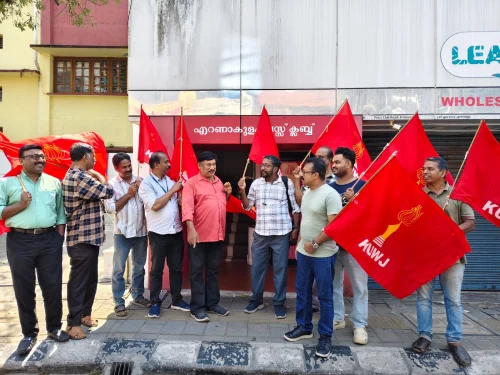 ദേശീയ പണിമുടക്കിന് ഐക്യദാർഡ്യം പ്രഖ്യാപിച്ച് കേരള പത്ര പ്രവർത്തക യൂണിയൻ എറണാകുളം ജില്ലാ കമ്മിറ്റി പ്രതിഷേധയോഗം സംഘടിപ്പിച്ചു